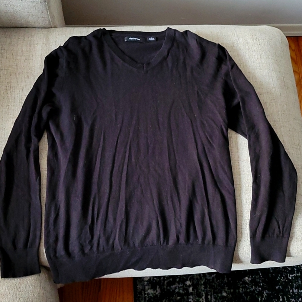 Black men's v-neck dress sweater, Size medium